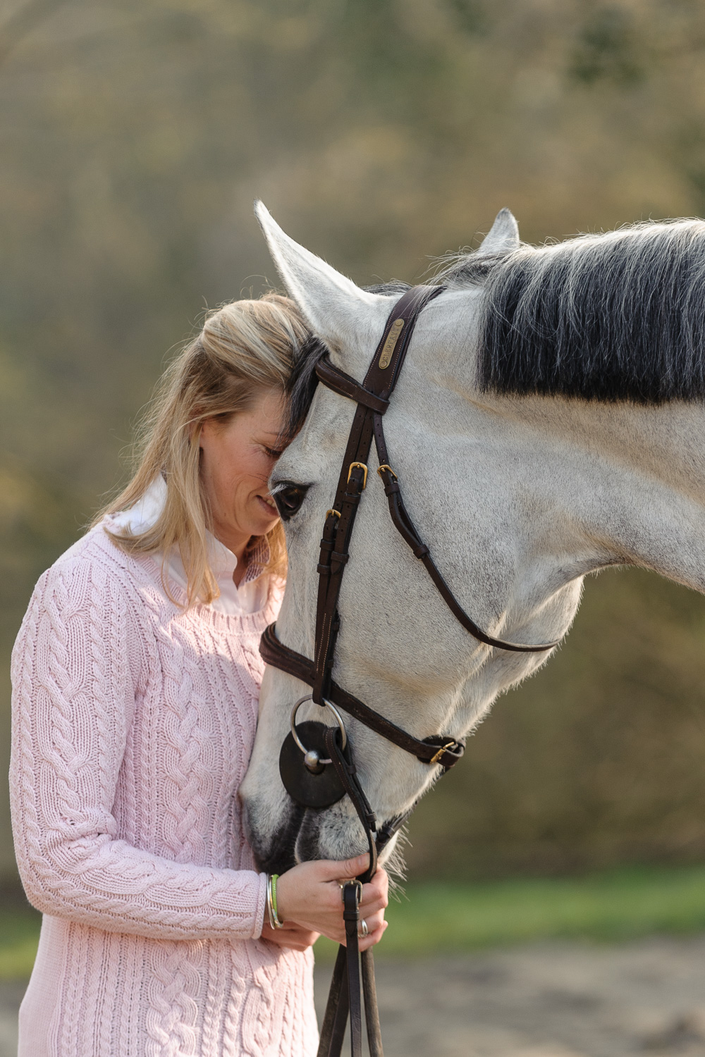 Jeune fille et son cheval closeup